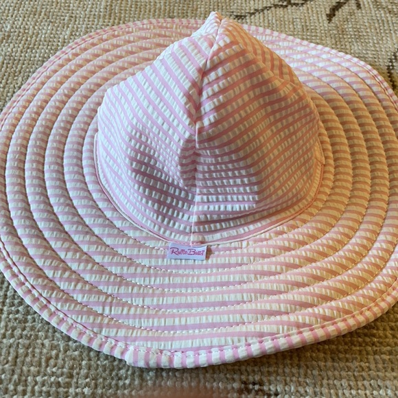Ruffle butt pink and white infant hat - Picture 4 of 9